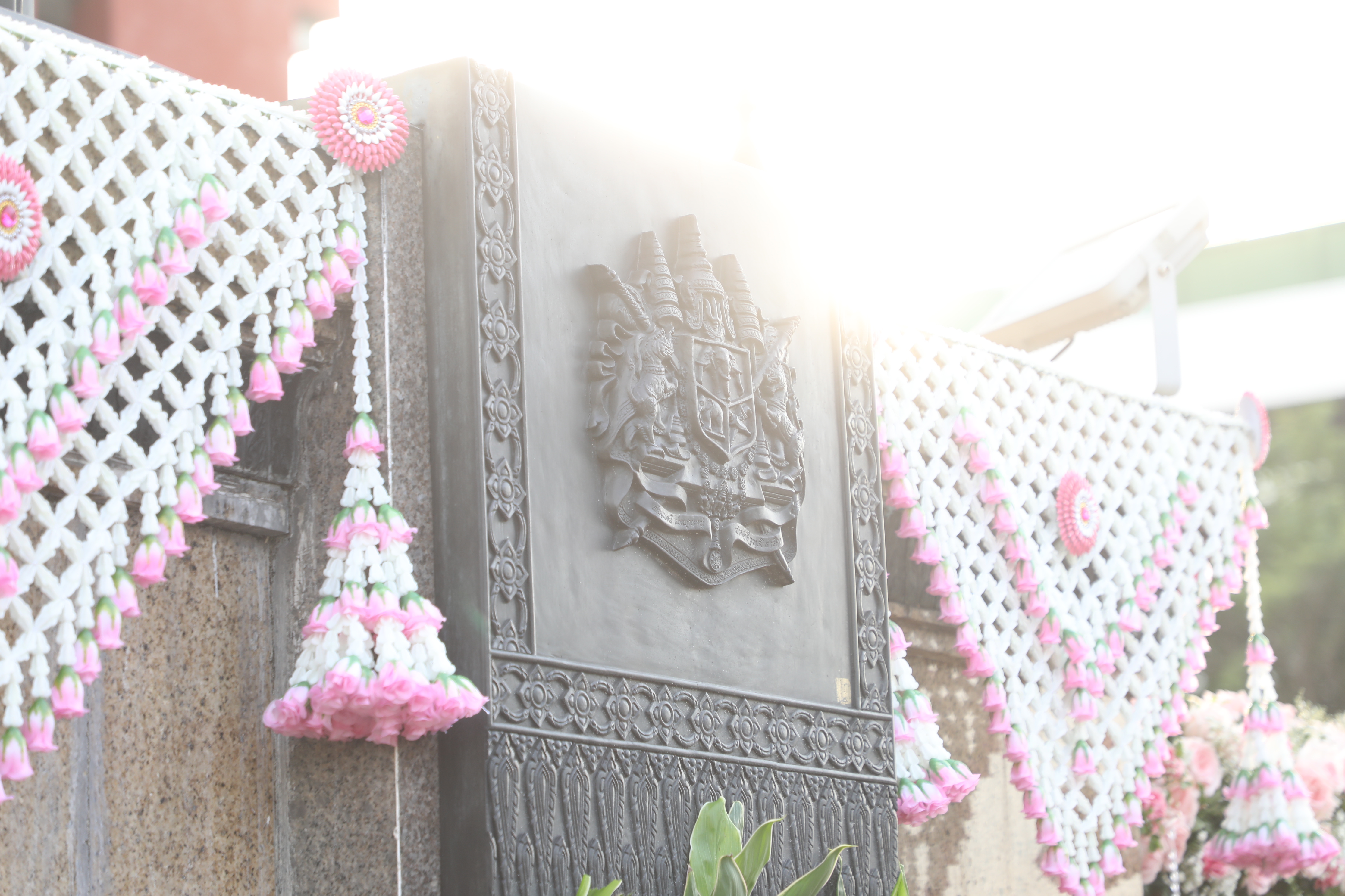 title - ส.ป.ก. ร่วมพิธีวางพานพุ่มถวายเครื่องราชสักการะ พระบรมราชานุสาวรีย์พระบาทสมเด็จพระปรมินทร มหาจุฬาลงกรณ์ พระจุลจอมเกล้าเจ้าอยู่หัว เนื่องในวันสื่อสารแห่งชาติ ประจำปี 2569